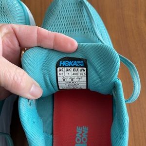Hoka One One W Bondi 7 walking shoes. Size 8.5.